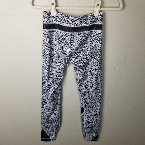 Lululemon Women's Size 2 Crop Black White Leggings - Picture 6 of 7